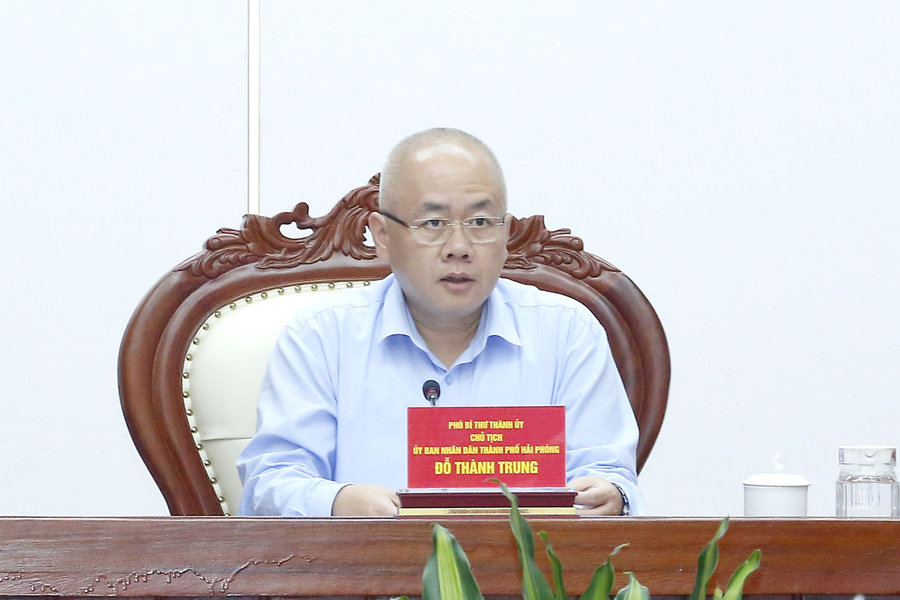 Hai Phong People’s Committee Chairman works with Department of Education and Training