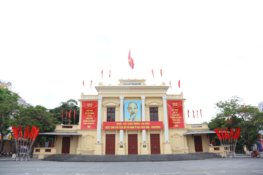 Vọng vang tiếng còi ngày đón Bác Hồ về Hải Phòng
